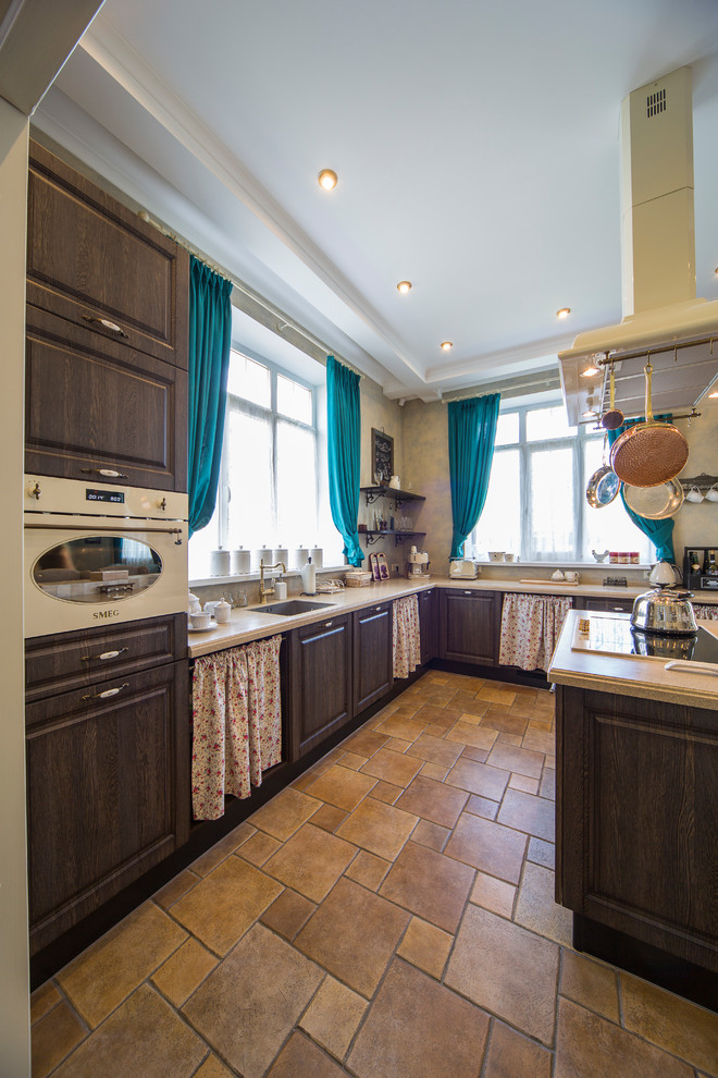 Дом на берегу реки