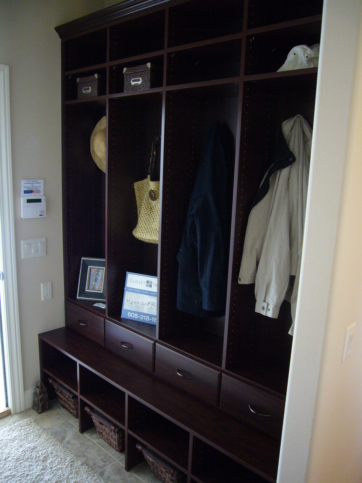 Entryway - contemporary entryway idea