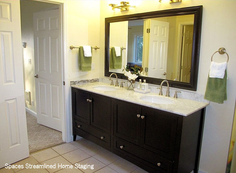 This is an example of a transitional bathroom in Seattle.