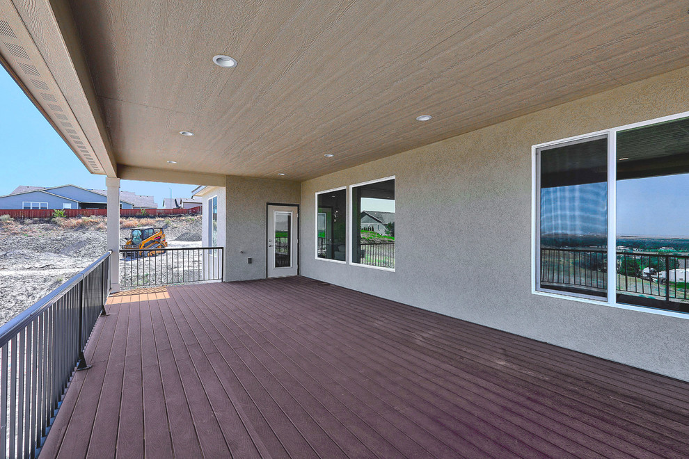 Example of a transitional deck design in Seattle