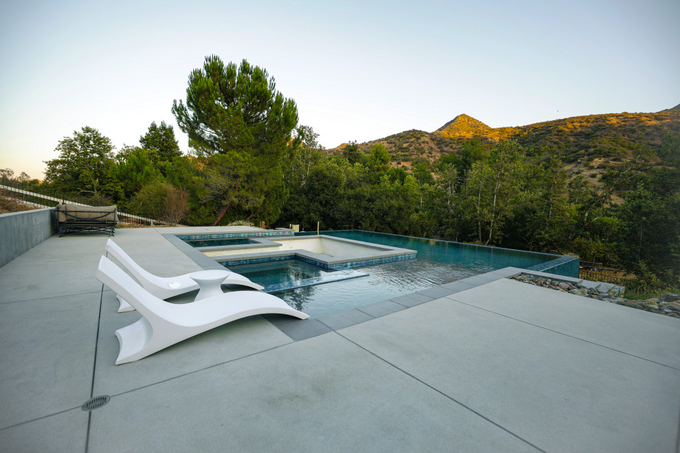 Agoura Hills New Build - Lobo Canyon