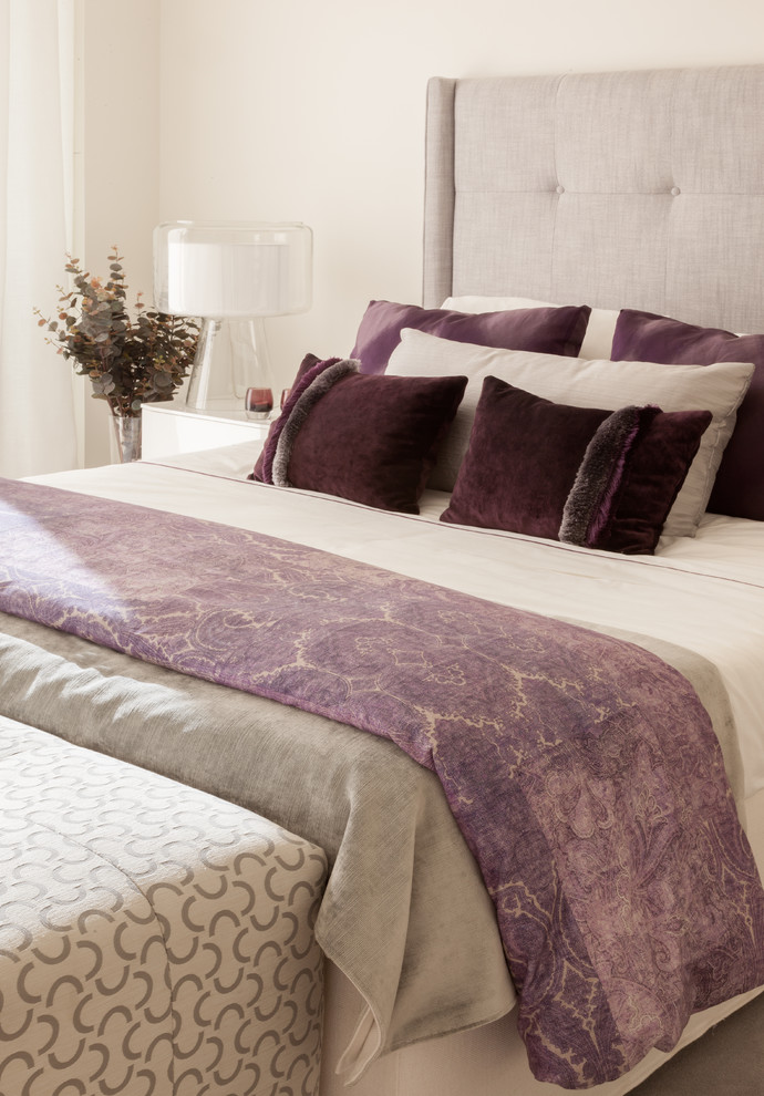 Eklektisk inredning av ett sovrum