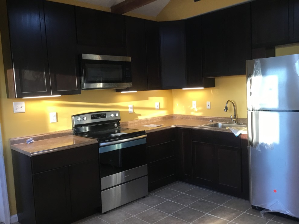 Kitchen - transitional kitchen idea in DC Metro
