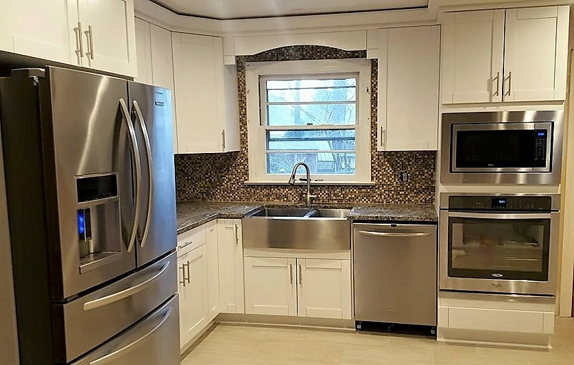 Kitchen - transitional kitchen idea