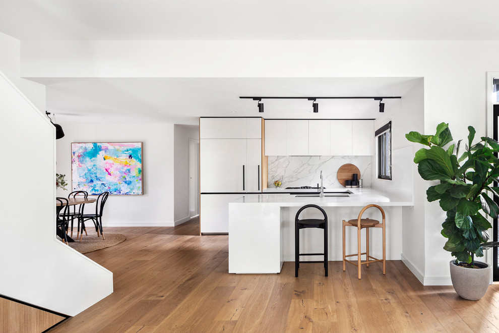 Design ideas for a contemporary kitchen in Melbourne.