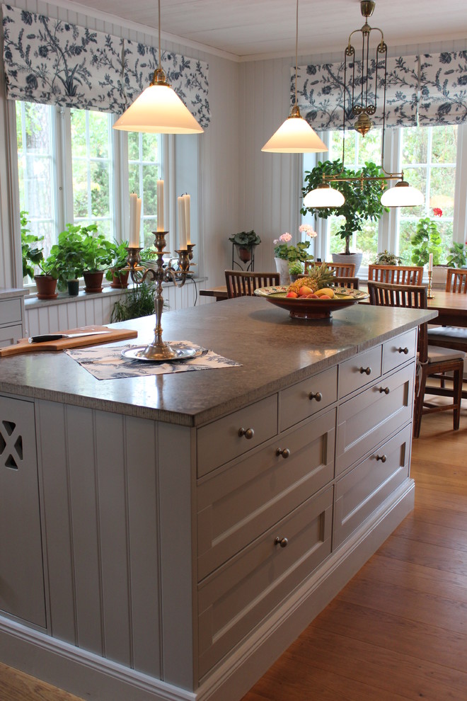 Design ideas for a transitional kitchen in Stockholm.