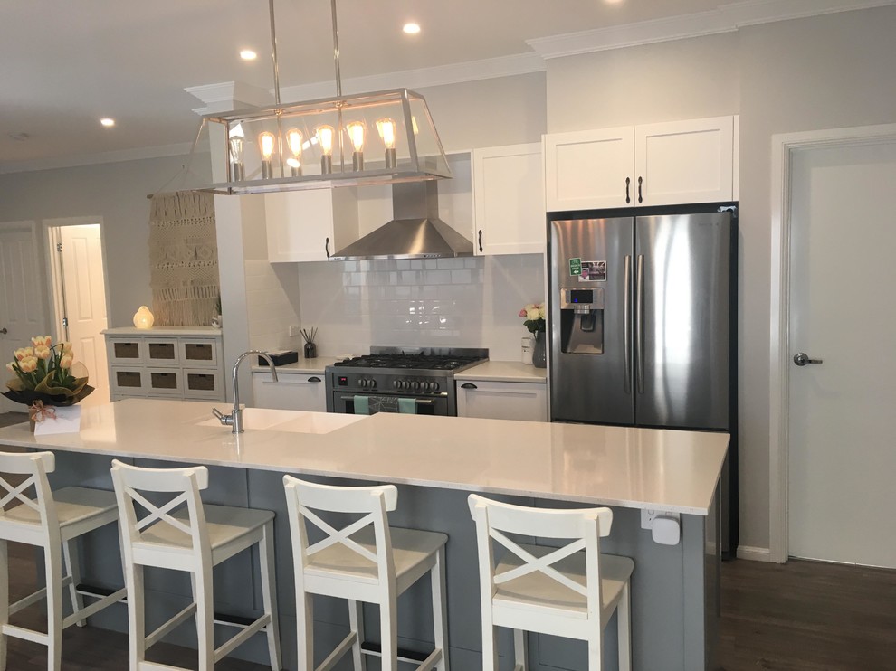 This is an example of a beach style kitchen in Central Coast.