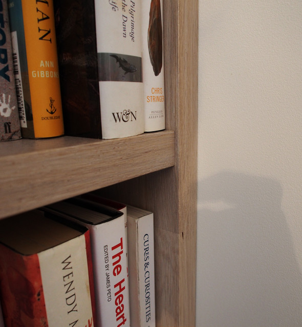 Bookcase contemporary-vardagsrum