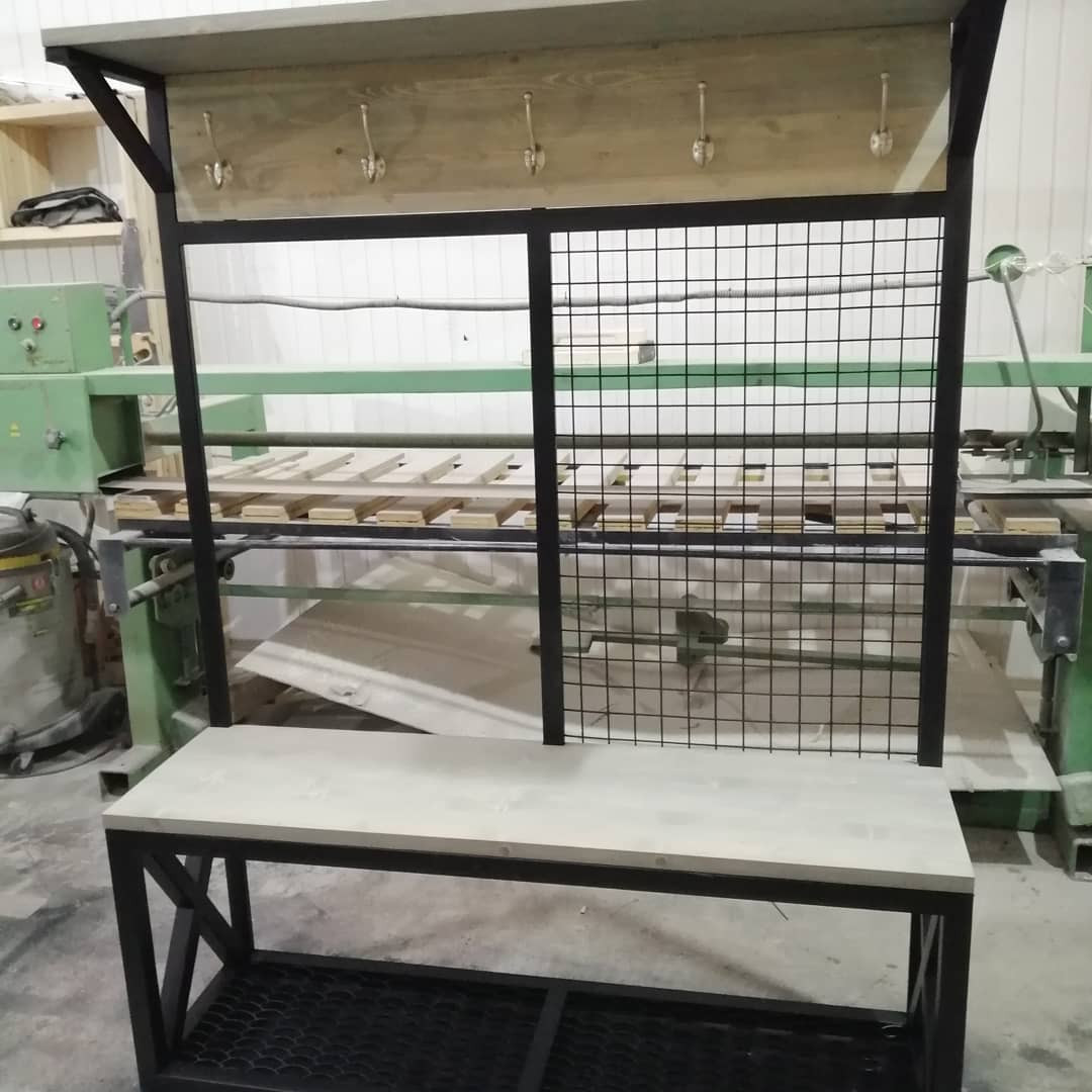 Прихожая из массива сосны