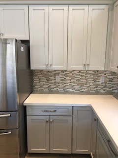 Example of a mid-sized transitional u-shaped porcelain tile and gray floor open concept kitchen design in Phoenix with a drop-in sink, shaker cabinets, gray cabinets, quartz countertops, green backsplash, glass tile backsplash, stainless steel appliances and an island