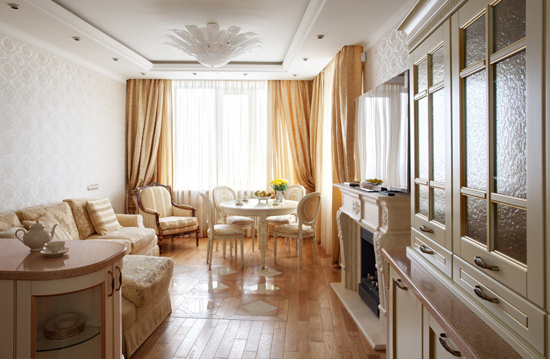 В светлых тонах.