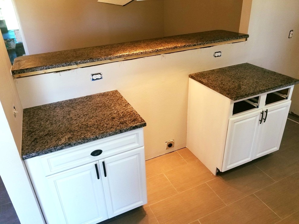 LShaped Kitchen Countertop_2 Modern Kitchen Tampa by KB