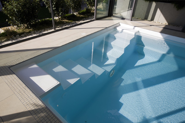 Innenpools contemporaneo-piscina