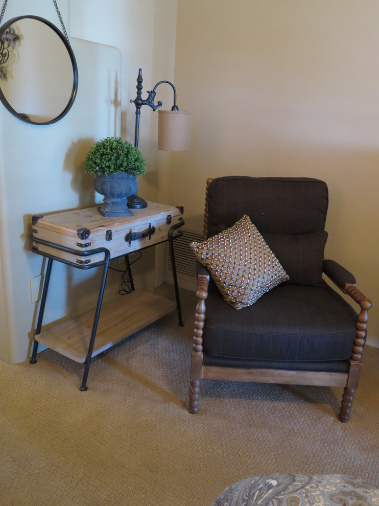 Example of a transitional home design design in Phoenix
