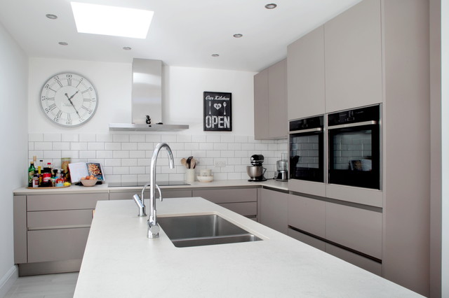 Contemporary handleless kitchen with integrated appliances contemporary-kitchen