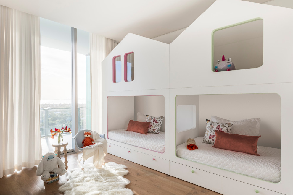 На фото: нейтральная детская среднего размера в современном стиле с спальным местом, белыми стенами и паркетным полом среднего тона для ребенка от 4 до 10 лет