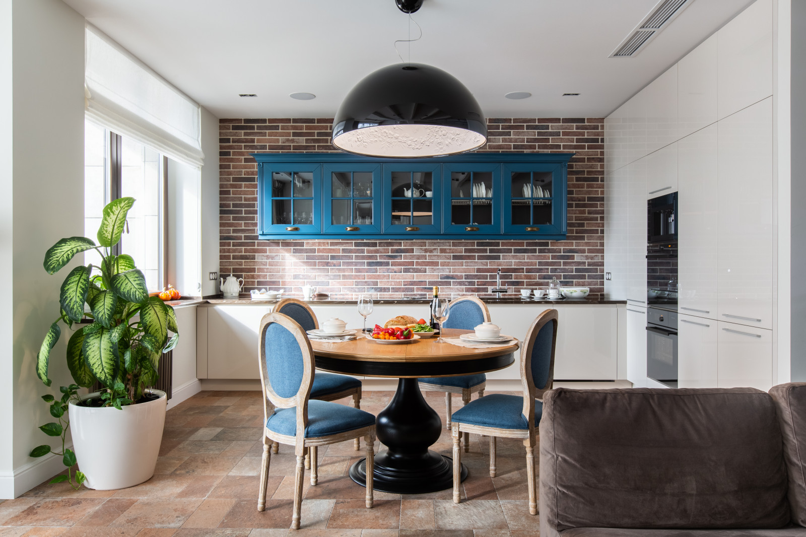 Домашний кинотеатр в современной квартире