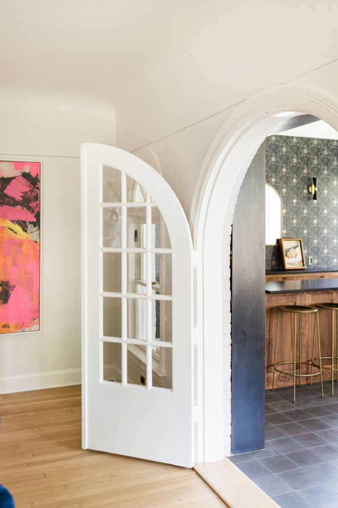 Transitional home design photo in Austin