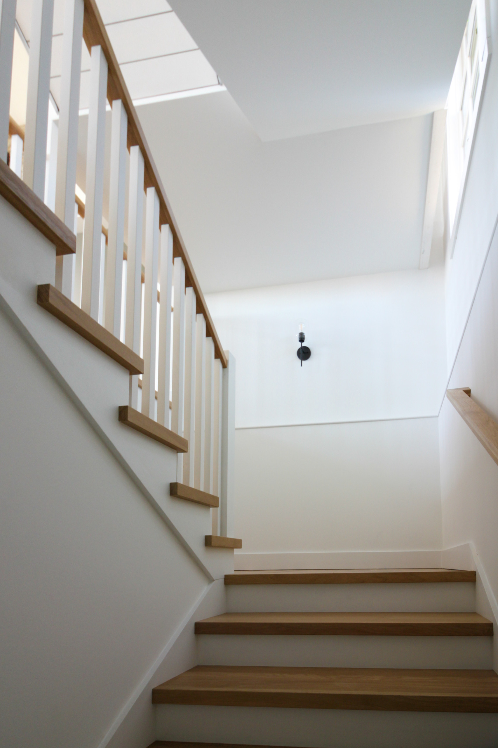 91_U-Shaped Floating Staircase Surrounded by Bucolic Mountain Views, Winchester,