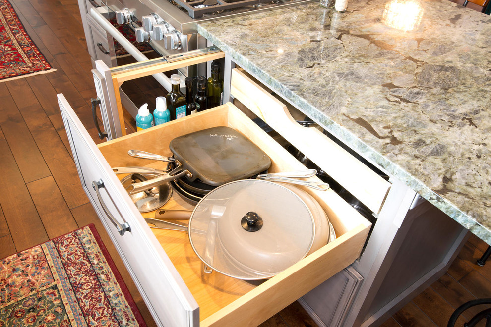 Home design - transitional home design idea in Minneapolis