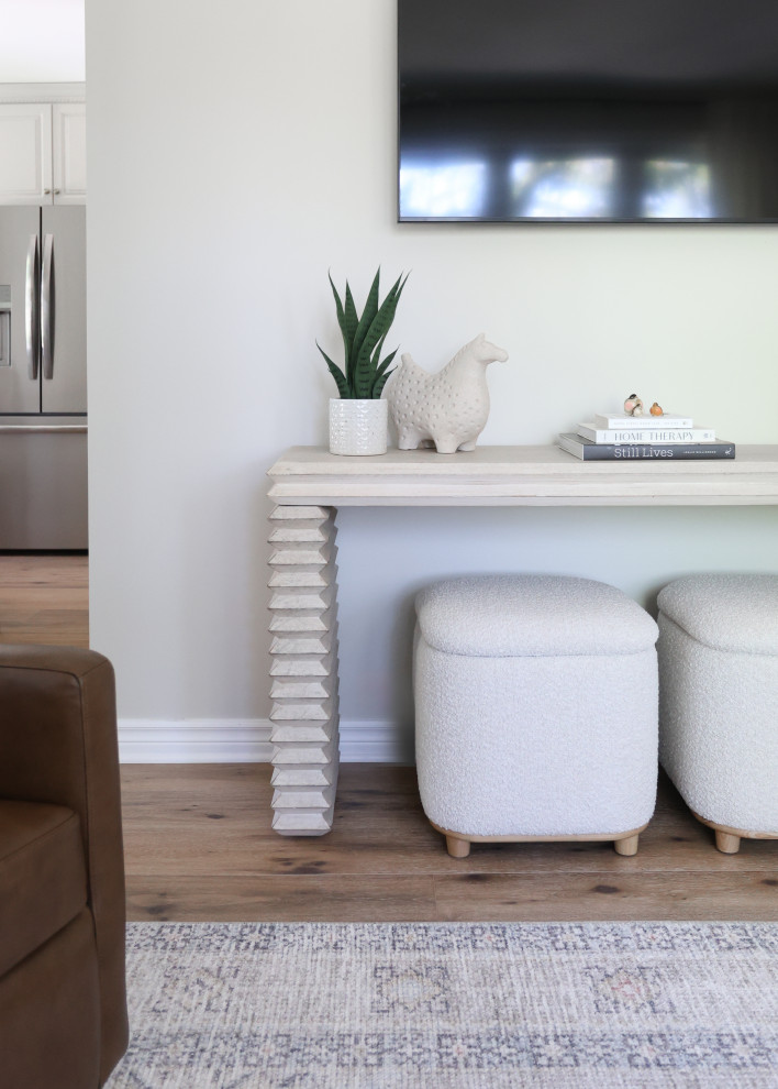 Inspiration for a transitional home design remodel in Toronto