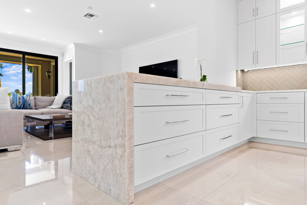 Kitchen - transitional kitchen idea