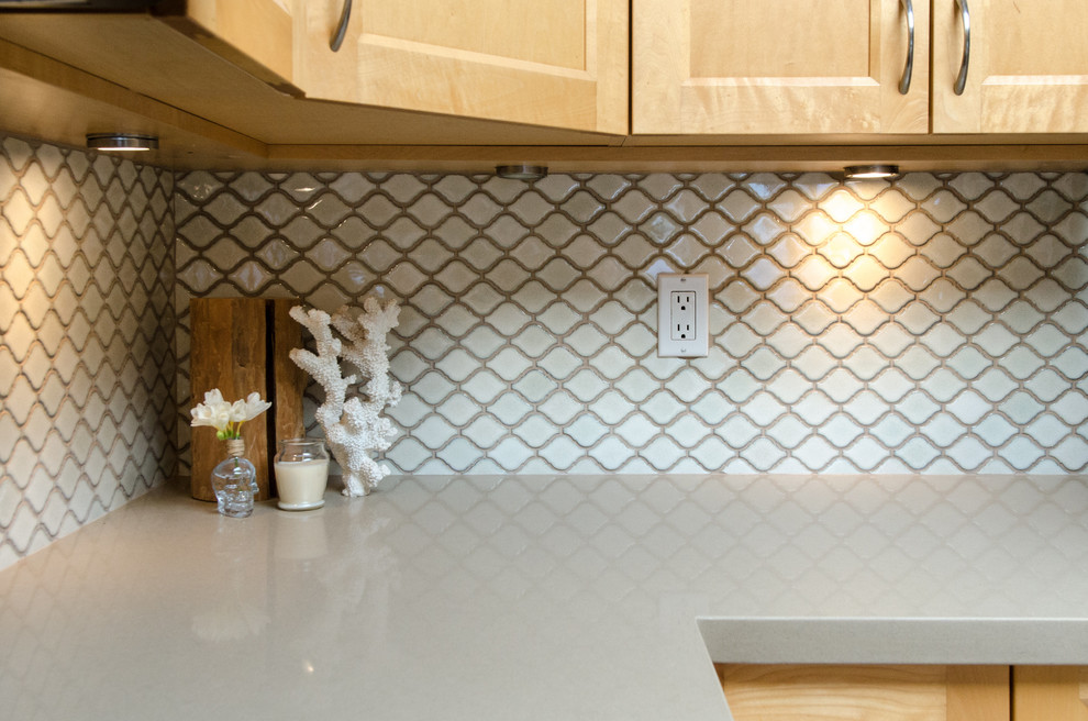 Example of an eclectic home design design in Vancouver with shaker cabinets, light wood cabinets, blue backsplash, mosaic tile backsplash and a peninsula