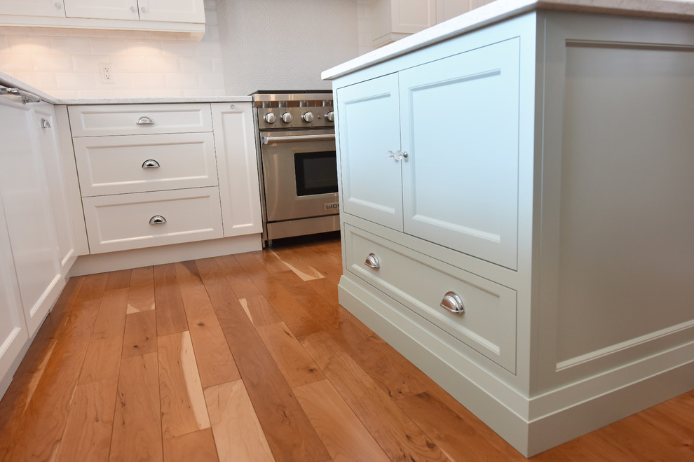 Home design - transitional home design idea in Toronto