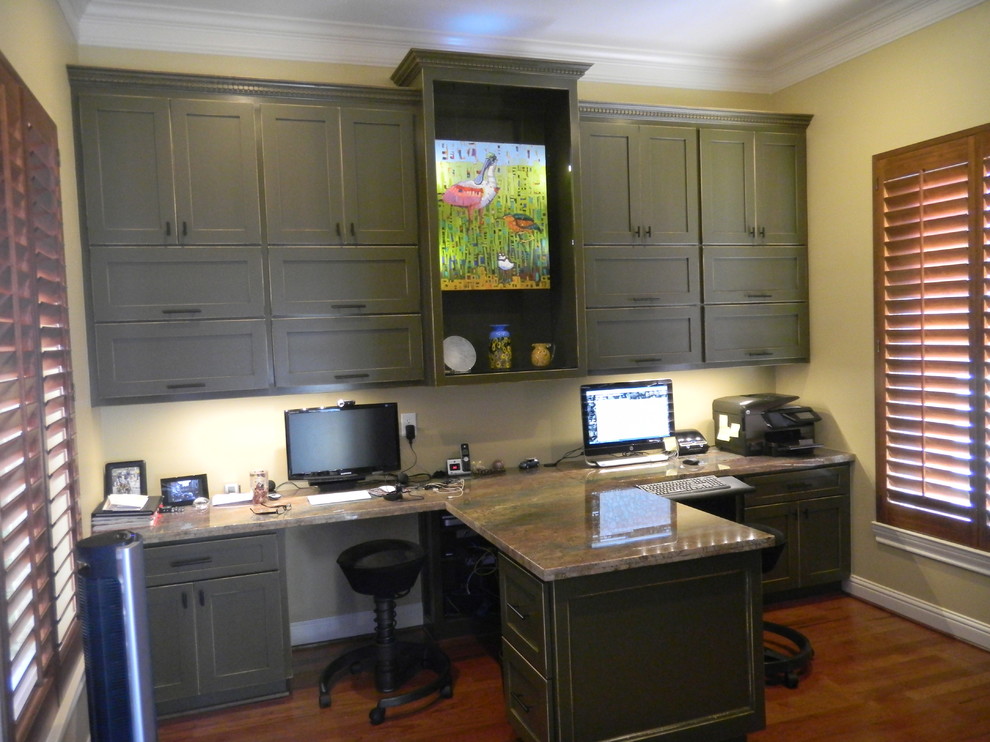 Design ideas for an arts and crafts home office in Houston.