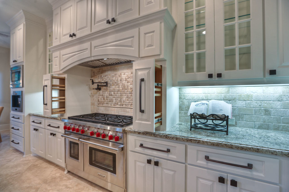 Transitional kitchen photo in Houston