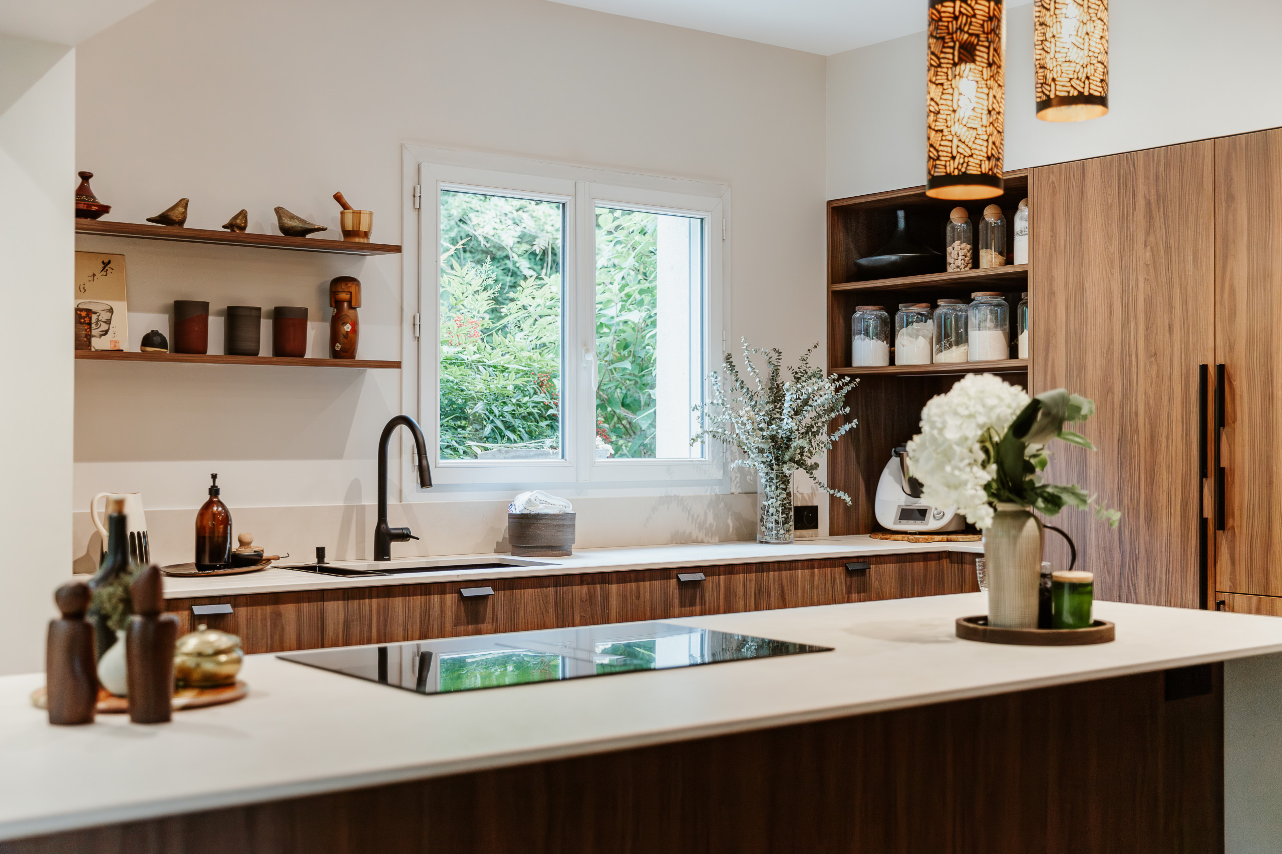Extension d'une cuisine au style Wabi Sabi