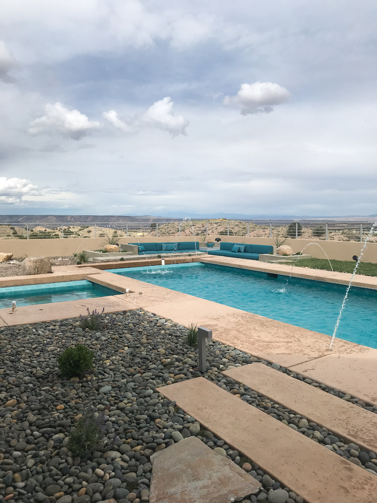 This is an example of a modern swimming pool in Albuquerque.