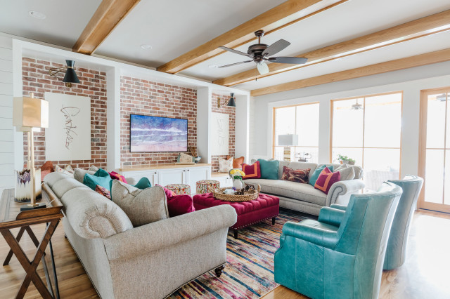 Spacious Southern Home klassisk-vardagsrum