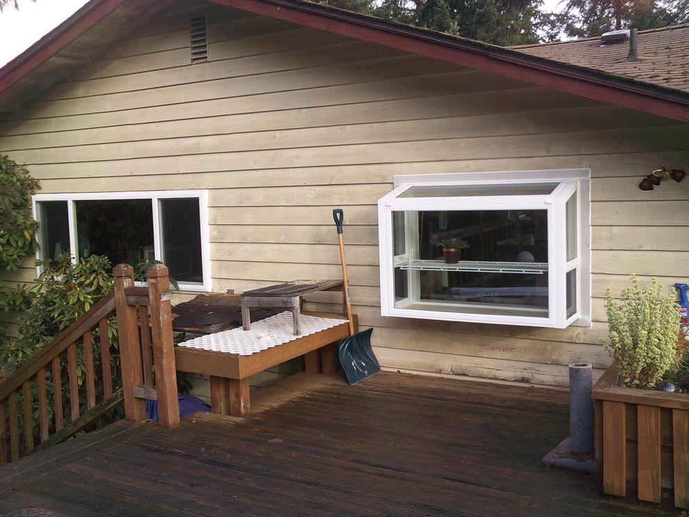 Kitchen - traditional kitchen idea in Seattle
