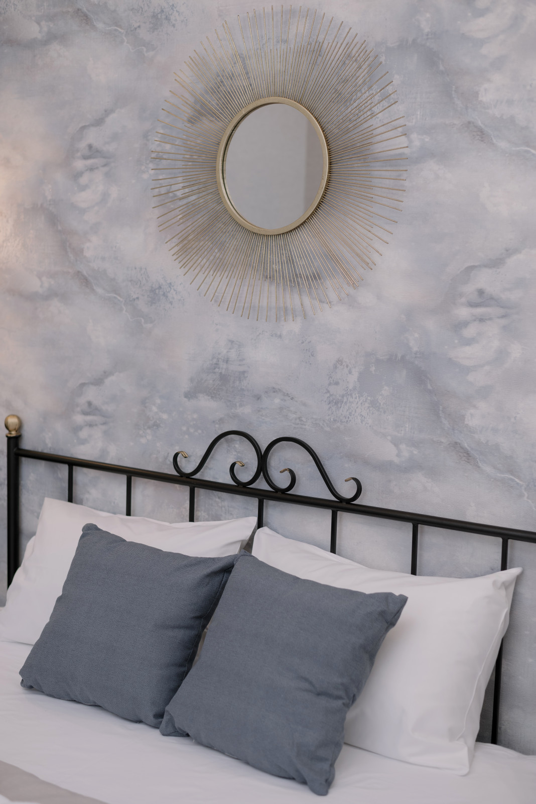 Реализация проекта в старом фонде СПб, квартира с камином.