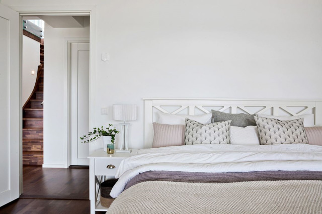 Hjuvik transitional-bedroom