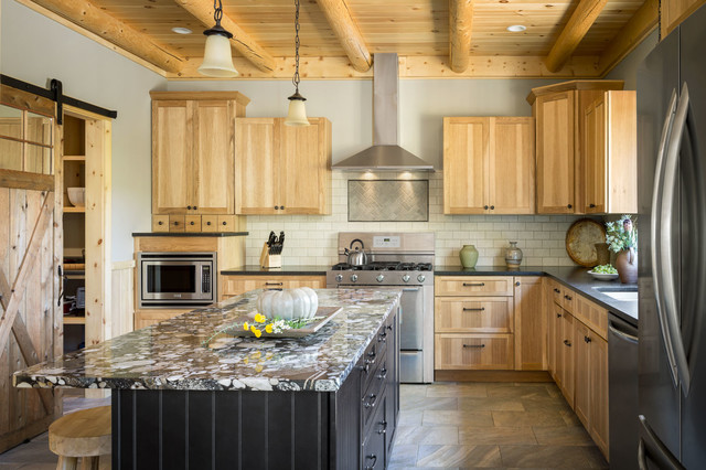 Maine Kitchen rustikal-kueche