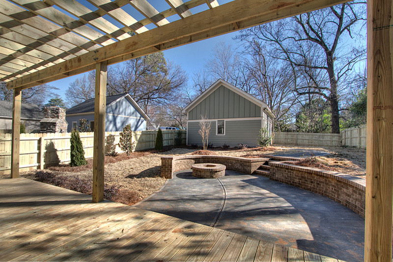 Design ideas for a traditional patio in Charlotte.