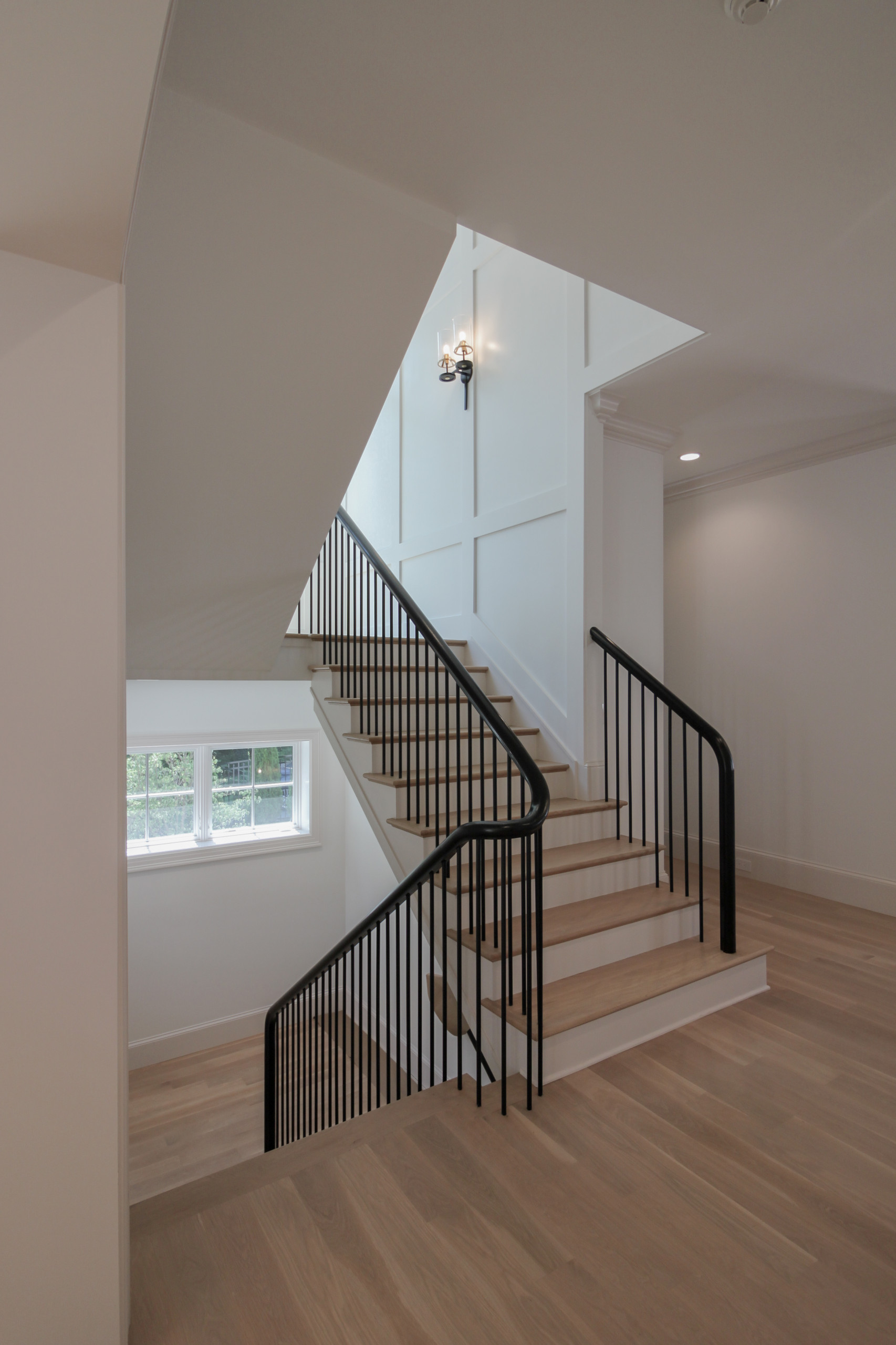 88_Clean & Modern Staircase, Arlington VA 22207