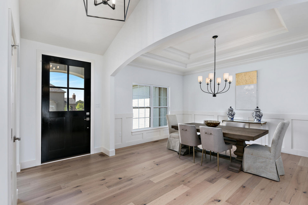 Example of a classic home design design in St Louis