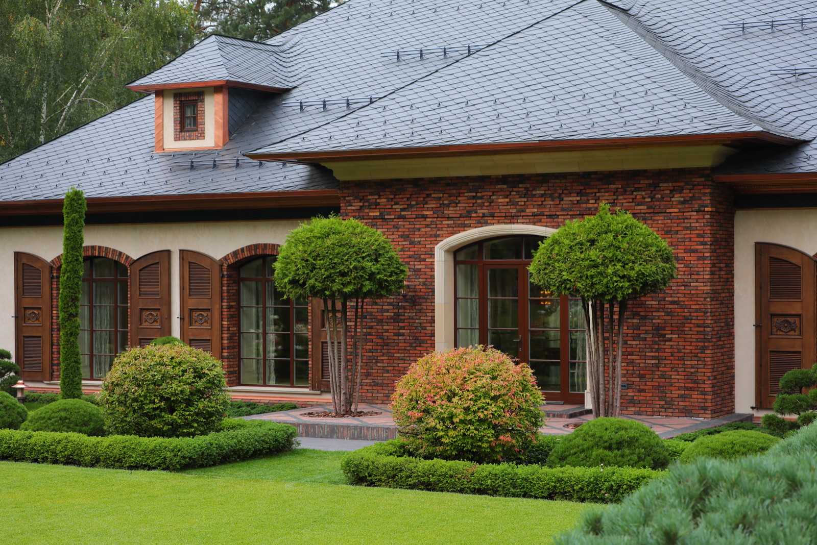 Коттеджный сад в Барвихе (дизайн и исполнение компании "Imperial Garden")