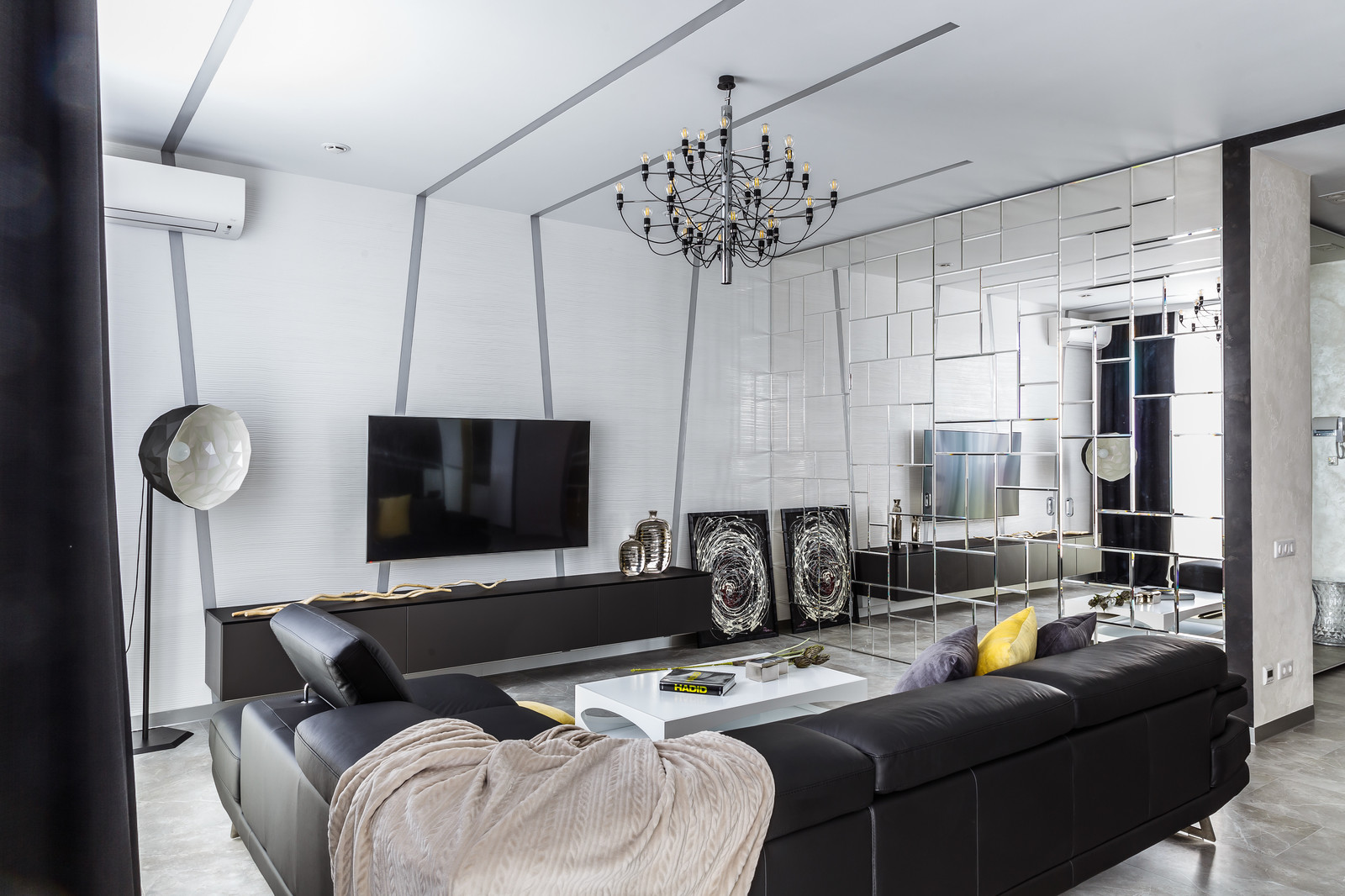 Фото гостиной реализованного проекта квартиры ЖК "Адмирал".