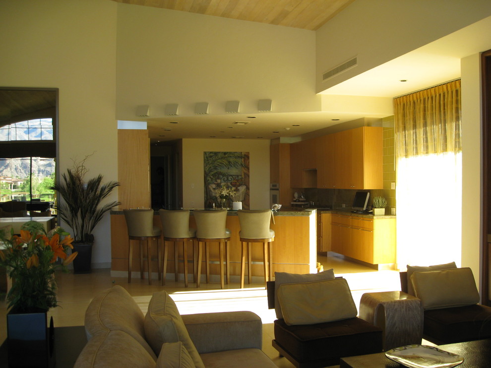 Example of a transitional home design design in Orange County