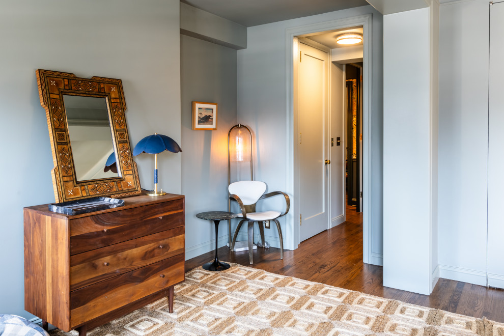 Transitional home design photo in New York