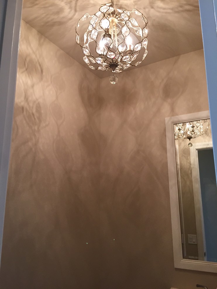 Example of a transitional home design design in Phoenix