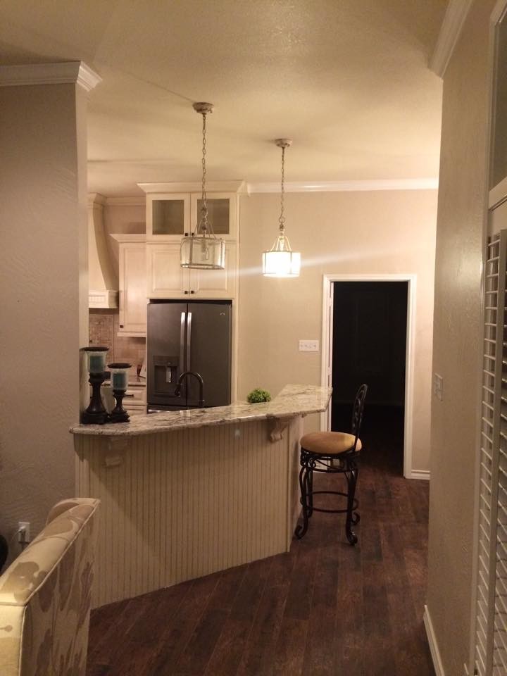 Kitchen - transitional kitchen idea in Austin
