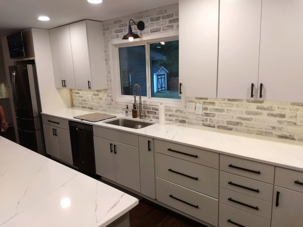 Home design - transitional home design idea in Atlanta