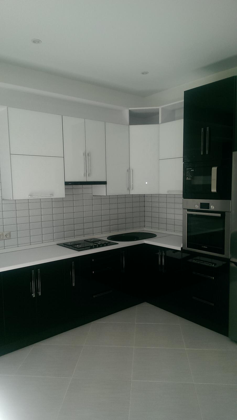 кухня белое черное пластик