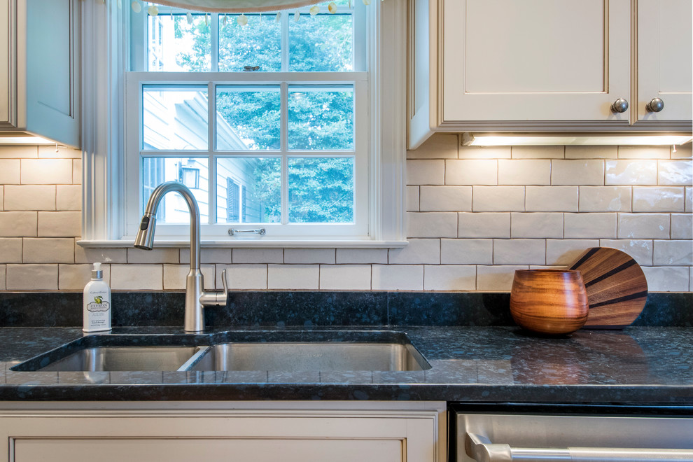 Transitional kitchen photo in Columbus
