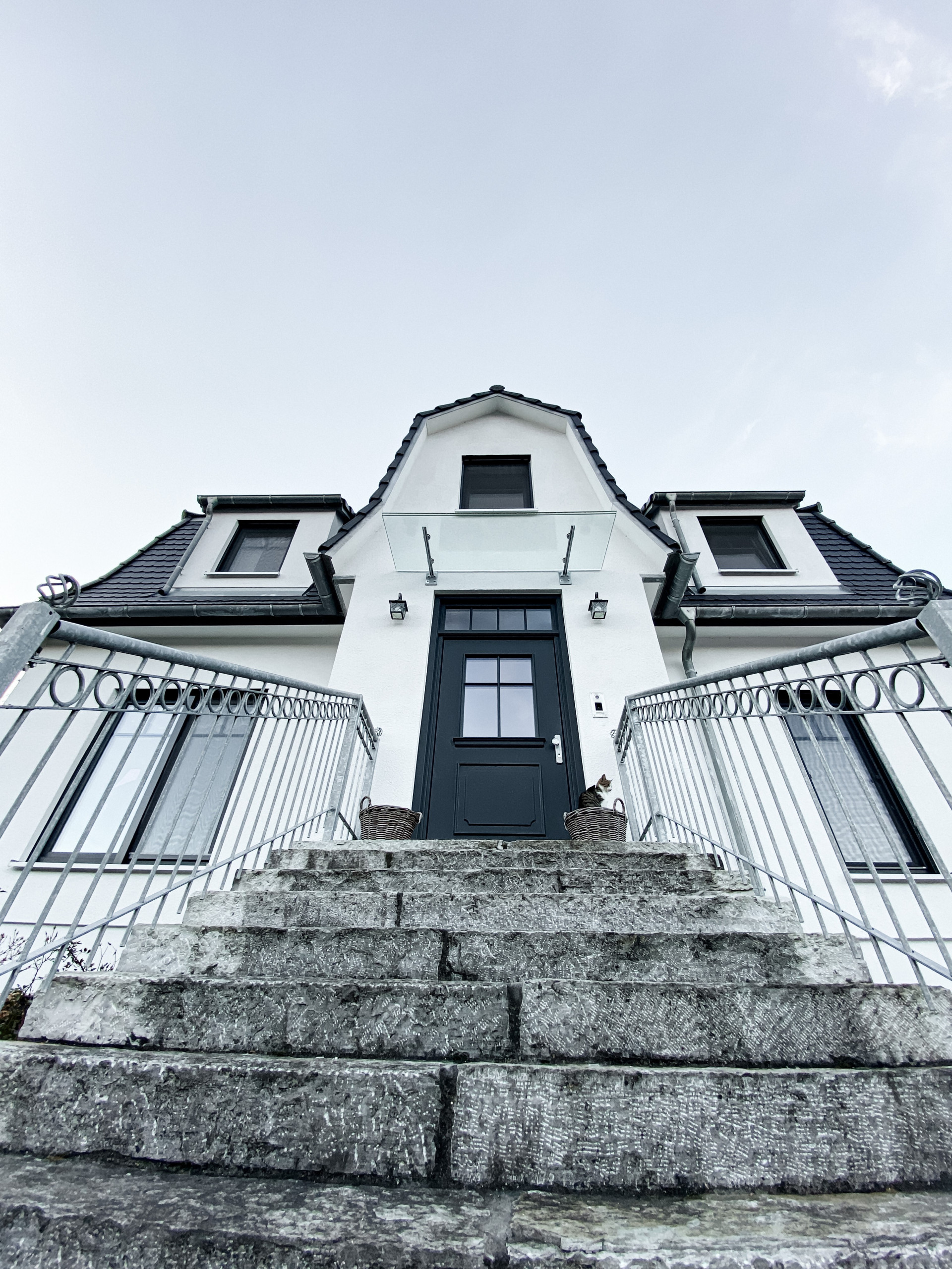 カントリー風のおしゃれな玄関ドアの画像 75選 - 2026 年 5月 | Houzz
